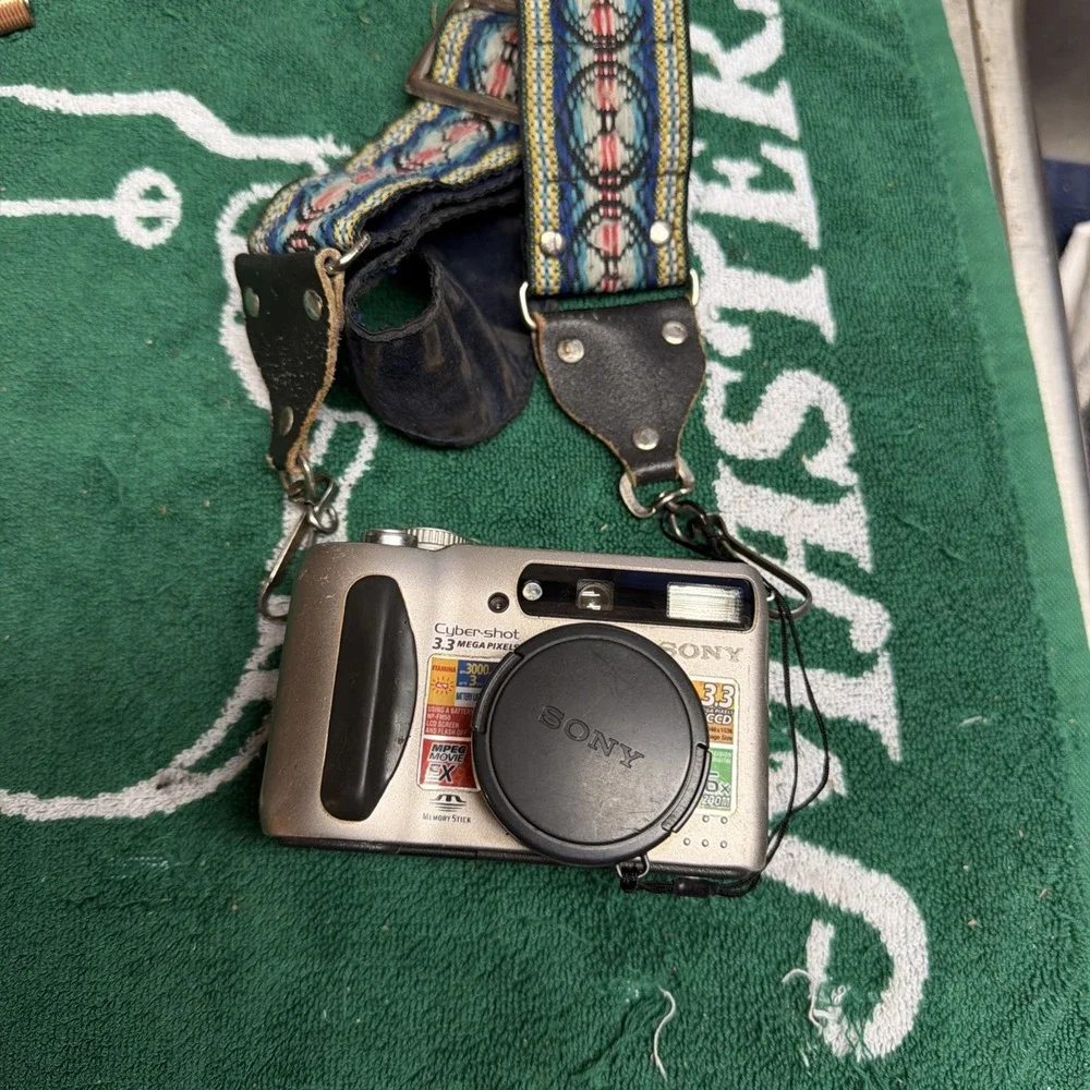 Sony Cyber-Shot DSC-S75 3.3MP Compact Digital Camera UNTESTED FOR PARTS